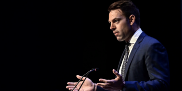 ΣΥΡΙΖΑ: Τελεσίγραφο για νέες διαγραφές από Κουμουνδούρου: Στελέχη υπονομεύουν τον πρόεδρο και το κόμμα