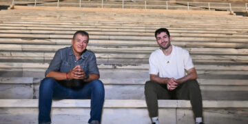 Μίλτος Τεντόγλου: Οι υποσχέσεις που έχει συνηθίσει, τα μπέργκερ, το μπουζούκι και το «έτυχε να είμαι καλός»