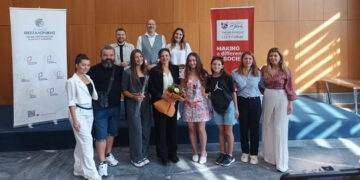 Χορηγία laptop από την αλυσίδα ηλεκτρικών Welcome Stores σε δύο  σπουδαστές του CITY College, University of York Europe Campus