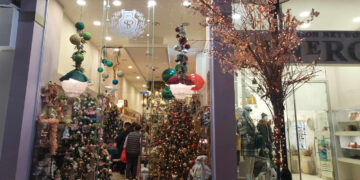 Το εορταστικό άρωμα των ΧΡΙΣΤΟΥΓΕΝΝΩΝ άρχισε να “πλανάται” δειλά-δειλά στην ατμόσφαιρα της Πτολεμαΐδας! (Ρεπορτάζ της Κούλας Πουλασιχίδου)