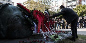 17 Νοεμβρίου: Για ποιους είναι αργία, τι ισχύει με σχολεία, ΑΕΙ και φροντιστήρια