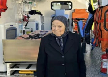 Μάθημα ζωής από τη γιαγιά που δώρισε ασθενοφόρο: «Τι να το κάνω το χωράφι, όταν ο φτωχός πονάει»