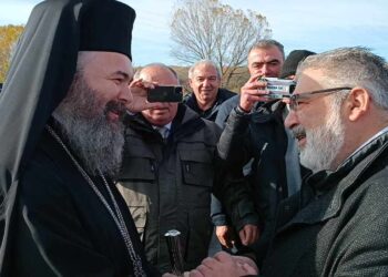 Άκρως συγκινητική η “πρώτη” υποδοχή του Σεβασμιωτάτου Μητροπολίτου Φλωρίνης Πρεσπών και Εορδαίας κ.κ. Ειρηναίου από Ιερό Κλήρο και Φορείς , έξω από την Πτολεμαΐδα! (ρεπορτάζ της Κούλας Πουλασιχίδου)