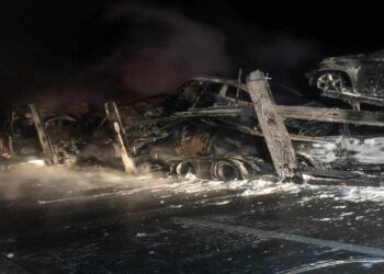 Διόδια Πολυμύλου: Στις φλόγες τυλίχτηκε και καταστράφηκε ολοσχερώς αυτοκινητάμαξα τα ξημερώματα