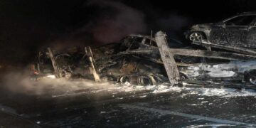 Διόδια Πολυμύλου: Στις φλόγες τυλίχτηκε και καταστράφηκε ολοσχερώς αυτοκινητάμαξα τα ξημερώματα