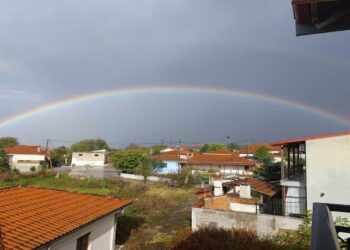 Υπέροχο διπλό ουράνιο τόξο στην Ασβεστόπετρα (φώτο)