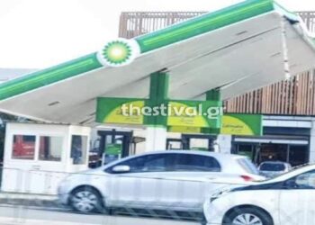 Θεσσαλονίκη: Ο αέρας πλάγιασε στέγαστρο βενζινάδικου – Πάνω από 40 πτώσεις δέντρων (φωτο & video)