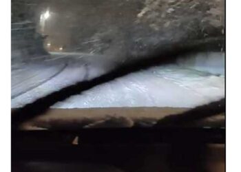 Ισχυρή χιονόπτωση στο πριγκηπάτο της Κρυόβρυσης (βίντεο)