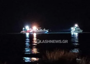 Χανιά: Ανεμόπτερο έπεσε στη θάλασσα- Χωρίς τις αισθήσεις τους οι δύο επιβαίνοντες