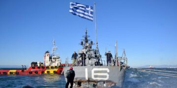 Αντιτορπιλικό Βέλος: Σήμερα οι αποφάσεις για το πού και πώς θα επιδιορθωθούν οι ζημιές από τη θαλασσοταραχή