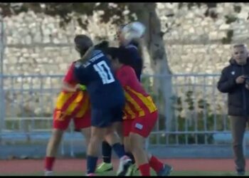 Τρίκαλα-Καστοριά: Σοκαριστική σύγκρουση τεσσάρων παικτριών σε γυναικείο αγώνα! (VIDEO)