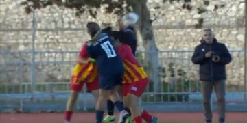 Τρίκαλα-Καστοριά: Σοκαριστική σύγκρουση τεσσάρων παικτριών σε γυναικείο αγώνα! (VIDEO)