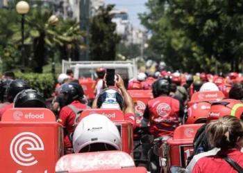 Κατεβάζει ρολά το efood λόγω απεργίας των εργαζομένων – Δείτε πότε