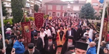 Με καθολικό ΑΞΙΟΣ η τελετή υποδοχής του σεβασμιώτατου Μητροπολίτη Ειρηναίου στον Ι.Ν. Αγίας Τριάδας Πτολεμαΐδας