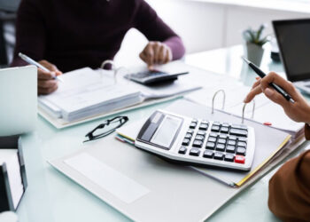 Τι προβλέπει το νέο σύστημα φορολόγησης για τους ελεύθερους επαγγελματίες