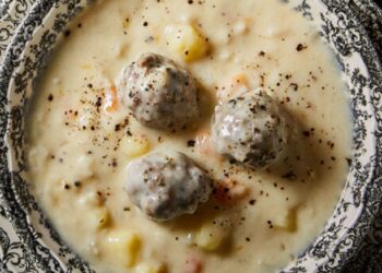 Σμυρναίικα γιουβαρλάκια αυγολέμονο – Η κλασική αγαπημένη συνταγή