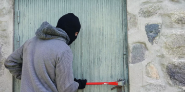 Γρεβενά: 44χρονος "βούτηξε" επαγγελματικό εξοπλισμό αξίας 3.500 ευρώ από αποθήκη - Συνελήφθη άμεσα από την αστυνομία