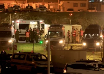 Πόλεμος στο Ισραήλ: Απελευθερώθηκαν οι πρώτοι όμηροι της Χαμάς