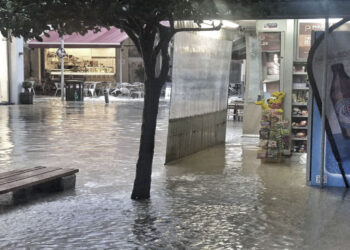 Νέο έκτακτο δελτίο καιρού από την ΕΜΥ: Έρχεται ραγδαία πτώση της θερμοκρασίας και ισχυρές καταιγίδες