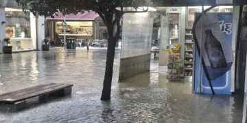 Νέο έκτακτο δελτίο καιρού από την ΕΜΥ: Έρχεται ραγδαία πτώση της θερμοκρασίας και ισχυρές καταιγίδες