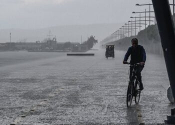 Δύο ατμοσφαιρικές διαταραχές θα επηρεάσουν τον καιρό ως τη Δευτέρα -Στην Κατηγορία 3 το φαινόμενο την Παρασκευή