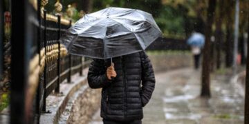 Καιρός: Έκτακτο δελτίο για αύριο προαναγγέλλει ο Κολυδάς - Δεύτερη κακοκαιρία το Σαββατοκύριακο βλέπει ο Αρναούτογλου