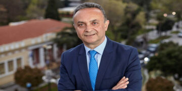 Ο υφυπουργός Αγροτικής Ανάπτυξης Σταύρος Κελέτσης εκπρόσωπος της Κυβέρνησης στην ενθρόνιση του νέου Μητροπολίτη Ειρηναίου