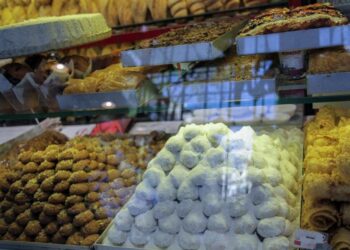 «Φουσκωμένες» οι τιμές σε μελομακάρονα και κουραμπιέδες για το 2023