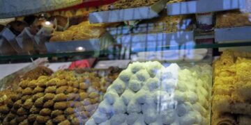 «Φουσκωμένες» οι τιμές σε μελομακάρονα και κουραμπιέδες για το 2023