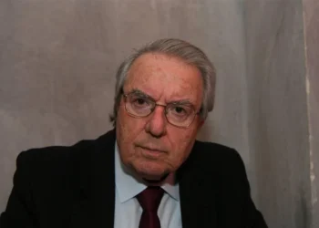 Νέο μάθημα Μπαμπινιώτη: Αυτά είναι τα τρία λάθη που επαναλαμβάνονται στην τηλεόραση