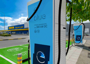 Νέο ΔΕΗ blue hub με δύο ταχυφορτιστές 300kW στο Εμπορικό Πάρκο της Trade Estates που στεγάζει το ΙΚΕΑ στη Λάρισα