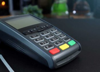 POS… παντού από 1η Ιανουαρίου – Η λίστα με τους κλάδους που θα υποχρεούνται να έχουν