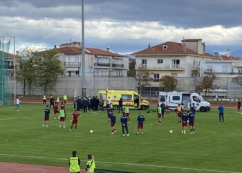Κατέρρευσε από ανακοπή ο προπονητής τερματοφυλάκων της ΑΕΛ στο ΔΑΚ Κοζάνης- Νοσηλεύεται στο Μαμάτσειο