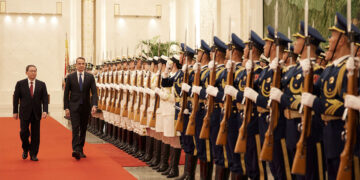 Σε θερμό κλίμα η συνάντηση Μητσοτάκη - Λι Τσιανγκ στο Πεκίνο - Τι είπε ο πρωθυπουργός
