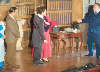 Στο πνεύμα των εορτών η θεατρική παράσταση " Ο Σκρουτζ", που διασκέδασε τους μικρούς μαθητές της Πτολεμαΐδας! (ρεπορτάζ της Κούλας Πουλασιχίδου)