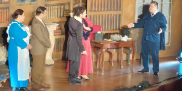 Στο πνεύμα των εορτών η θεατρική παράσταση " Ο Σκρουτζ", που διασκέδασε τους μικρούς μαθητές της Πτολεμαΐδας! (ρεπορτάζ της Κούλας Πουλασιχίδου)