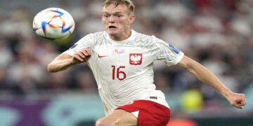 Ο Σβιντέρσκι λιποθύμησε στο ημίχρονο του Πολωνία – Τσεχία και διακομίσθηκε στο νοσοκομείο