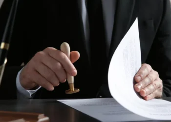 Κυβέρνηση και συμβολαιογράφοι συμφώνησαν για την ψηφιοποίηση της μεταβίβασης ακινήτων