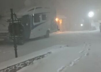 Πολύ έντονη και πυκνή χιονόπτωση στο Νυμφαίο που το έστρωσε (φώτο-βίντεο)