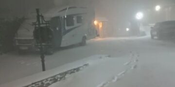Πολύ έντονη και πυκνή χιονόπτωση στο Νυμφαίο που το έστρωσε (φώτο-βίντεο)