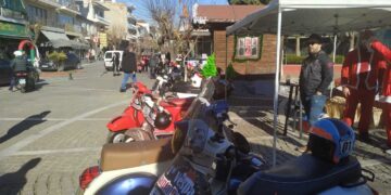 1ο Vespa Santa Parade: Παρέλαση Αγιοβασίληδων με βέσπες από το Vespa Club Πτολεμαΐδας