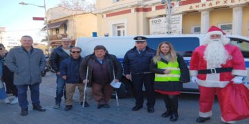 Ενημερωτικά φυλλάδια με συμβουλές οδικής ασφάλειας διανεμήθηκαν από αστυνομικούς του Τμήματος Τροχαίας Κοζάνης, σε συνεργασία με τον Σύλλογο ΑΜΕΑ της Π.Ε. Κοζάνης