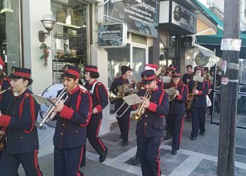 Κάλαντα από την Φιλαρμονική του Δήμου Εορδαίας στους δρόμους της Πτολεμαΐδας