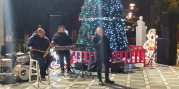 Όμορφη “Παραδοσιακή και Λαϊκή Βραδιά” στην Κεντρική Πλατεία της Πτολεμαΐδας ! (Της Κούλας Πουλασιχίδου)