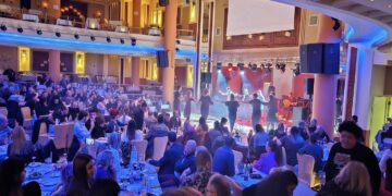 Πολύ κέφι και χορός στο Κρητικό γλέντι με τους Αδερφούς Στρατάκη στην Πτολεμαΐδα(φώτο)