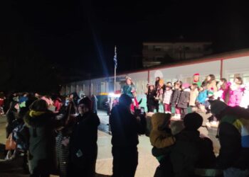 Άναψε το “ευχόδεντρο” στο 4ο Δημοτικό Σχολείο (φώτο)