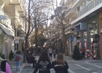 Dj έδωσαν γιορτινό κλίμα στην με αυξημένη κίνηση αγορά της Πτολεμαΐδας