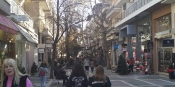 Dj έδωσαν γιορτινό κλίμα στην με αυξημένη κίνηση αγορά της Πτολεμαΐδας