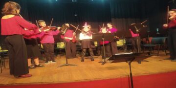 Μάγεψε το κοινό η Εορταστική Συναυλία του Βαρβούτειου στο κατάμεστο πνευματικό κέντρο (φώτο-βίντεο)