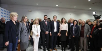 «Νέα Αριστερά» το όνομα του νέου κόμματος που συγκροτούν οι «11» – Συμμετέχει και η Πέτη Πέρκα, βουλευτής Φλώρινας